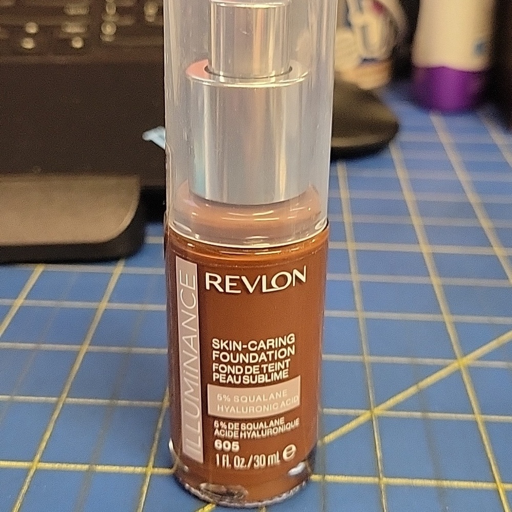 Revlon Skin-Caring Foundation - Shade 30ml Bottle New 605 Rich Mahogany